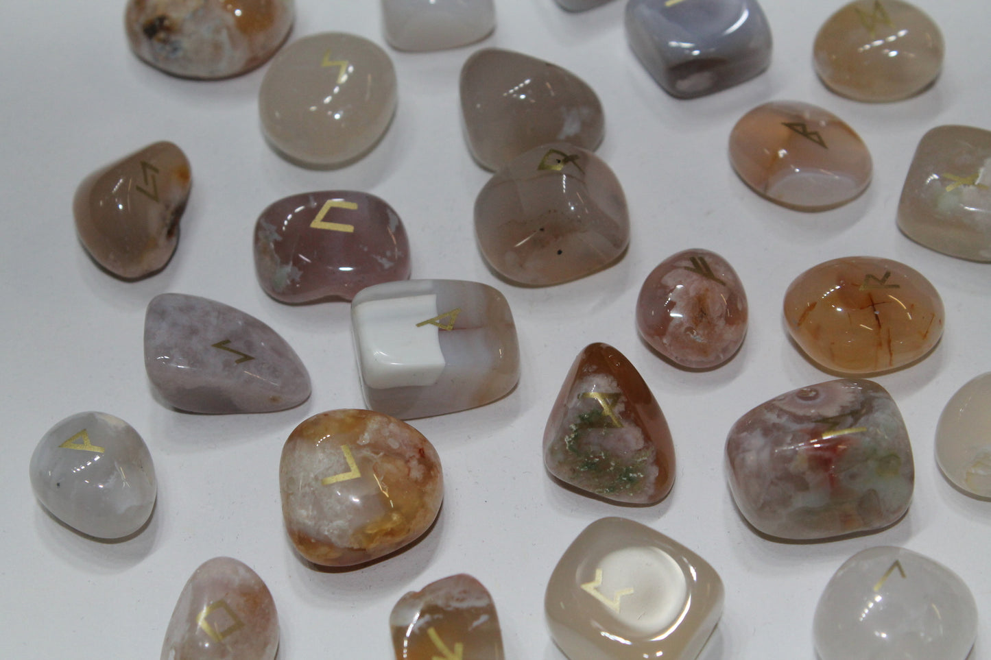 Beautiful Agate Blossom Runes Set Divination